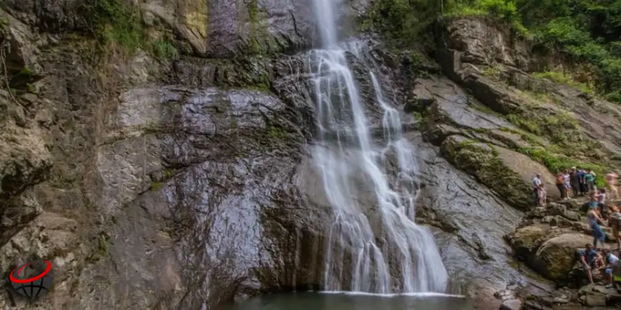تماشای آبشار ماخونتستی
